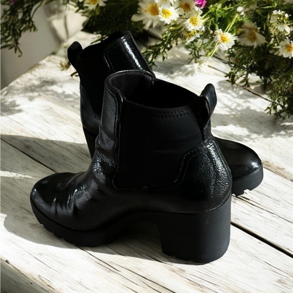 Aldo Platform Ankle Boot. Faux Textured Patent Leather. Like New. Size 7.5 - Picture 10 of 10